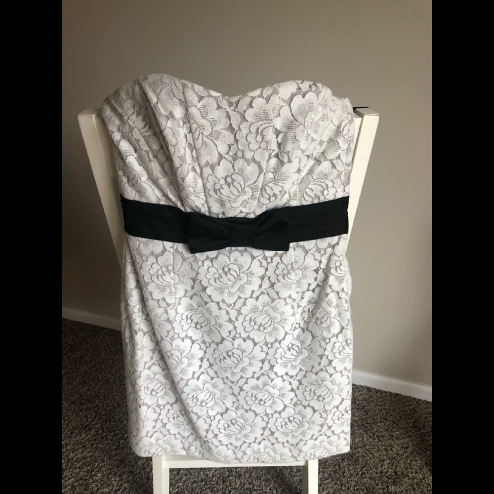 H&M strapless sweetheart dress, size 8, lace overlay with a black bow.